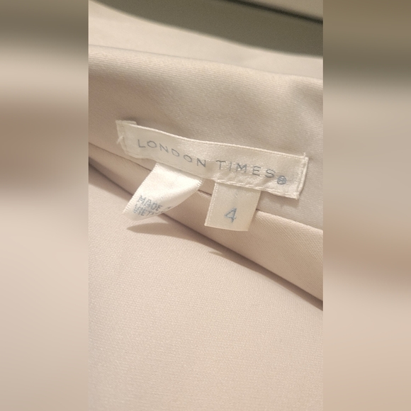 London Times women's dress. - Picture 3 of 3